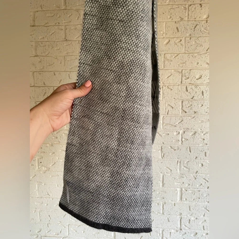 Charlie Paige Gray and White Knit Scarf
